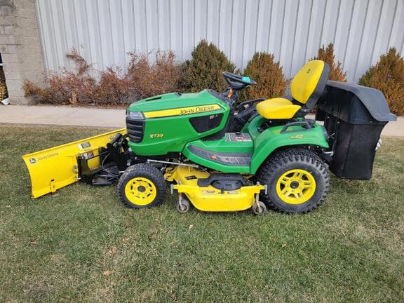 Image of John Deere X739 equipment image 1