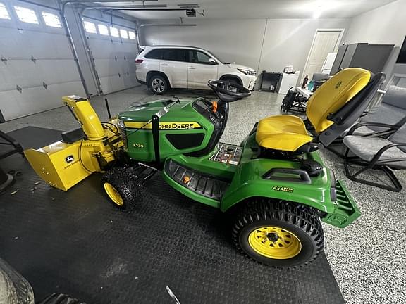 Image of John Deere X739 equipment image 3