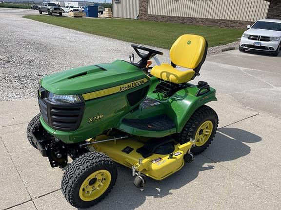 Image of John Deere X739 Primary image