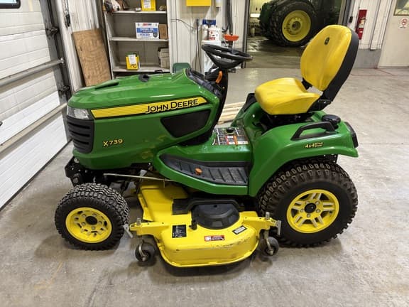 Image of John Deere X739 equipment image 1