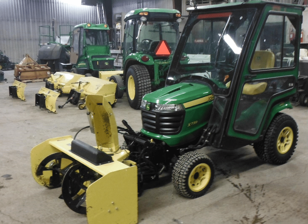 Image of John Deere X739 Primary image