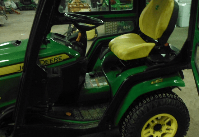 Image of John Deere X739 equipment image 4