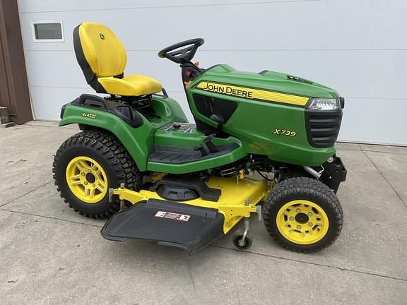 Image of John Deere X739 equipment image 1