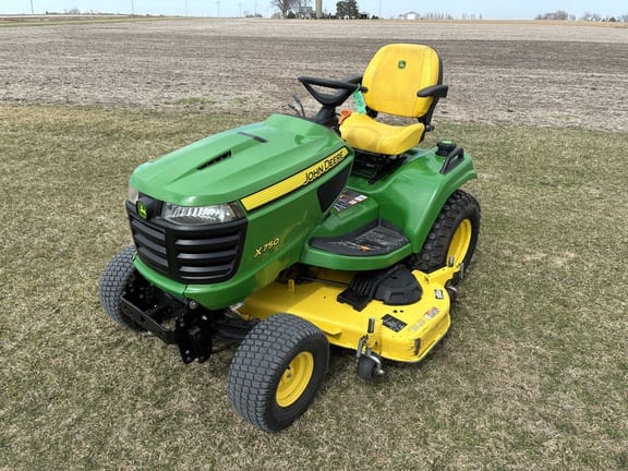 2020 John Deere X750 Equipment Image0