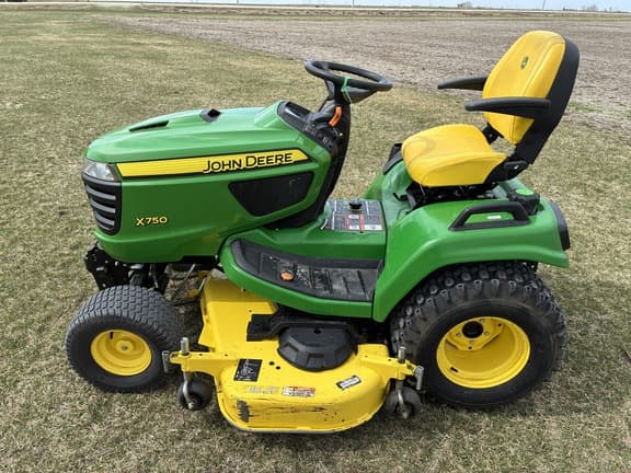 Image of John Deere X750 equipment image 1