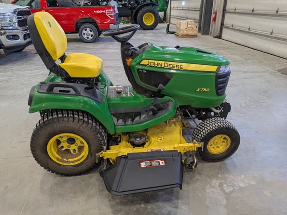 Image of John Deere X750 equipment image 4