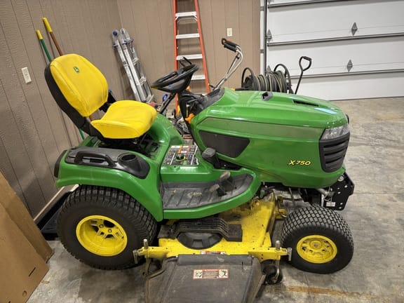 2020 John Deere X750 Equipment Image0