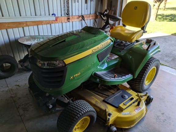 2020 John Deere X750 Equipment Image0