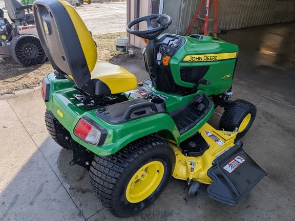 Image of John Deere X750 equipment image 3