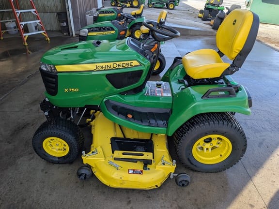 2020 John Deere X750 Equipment Image0