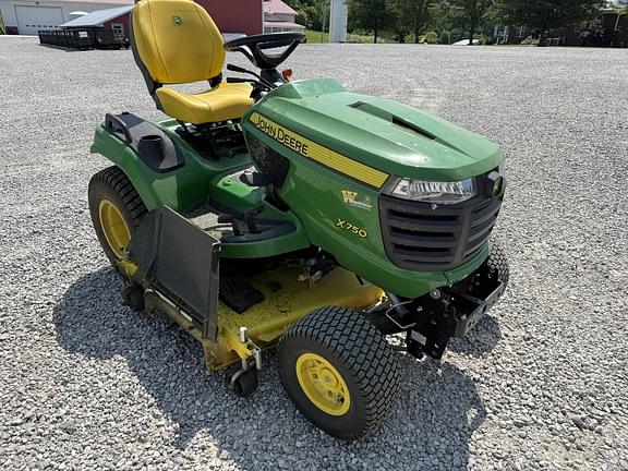 Image of John Deere X750 equipment image 3