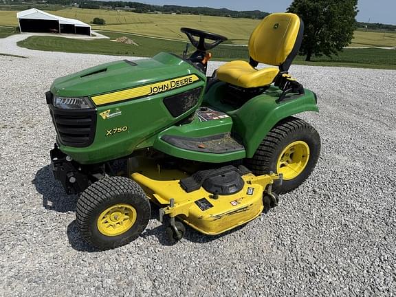 Image of John Deere X750 equipment image 2