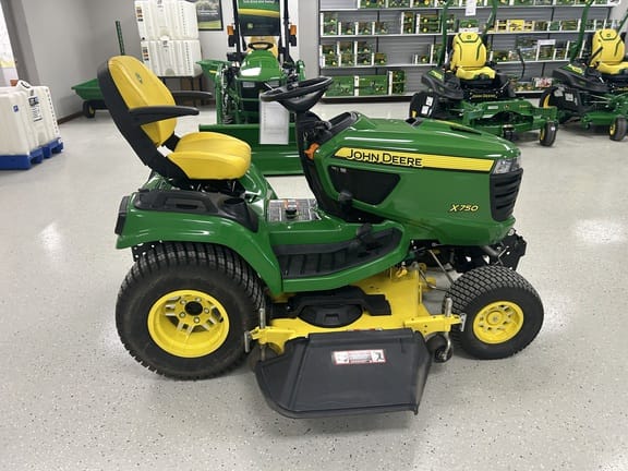 2020 John Deere X750 Equipment Image0