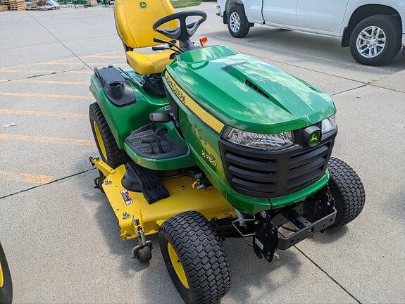 Image of John Deere X750 equipment image 1