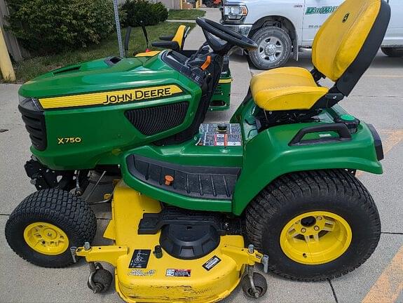 Image of John Deere X750 equipment image 2