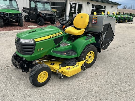 Image of John Deere X754 equipment image 2