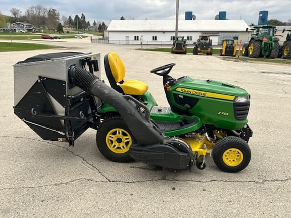 Image of John Deere X754 equipment image 1