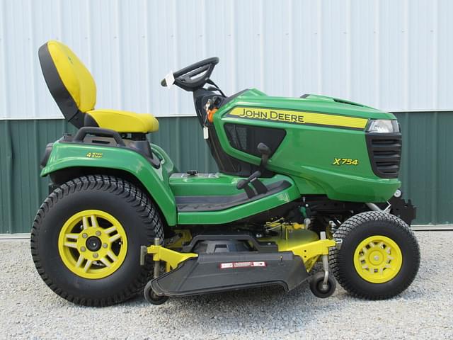 Image of John Deere X754 equipment image 3