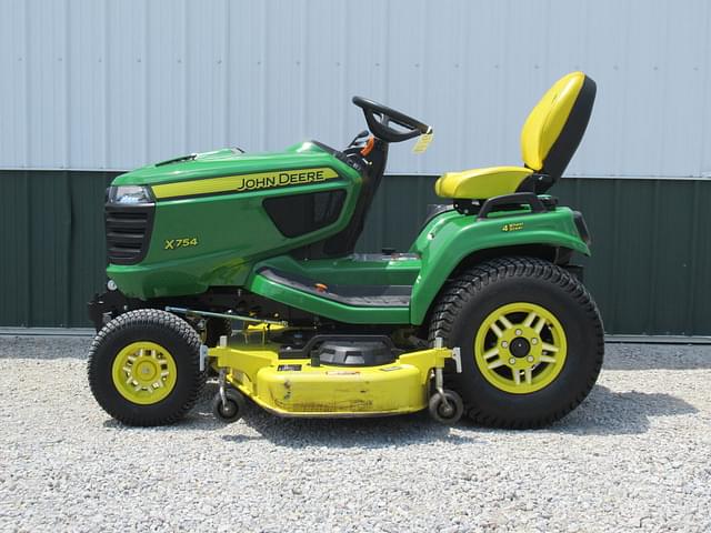 Image of John Deere X754 equipment image 1
