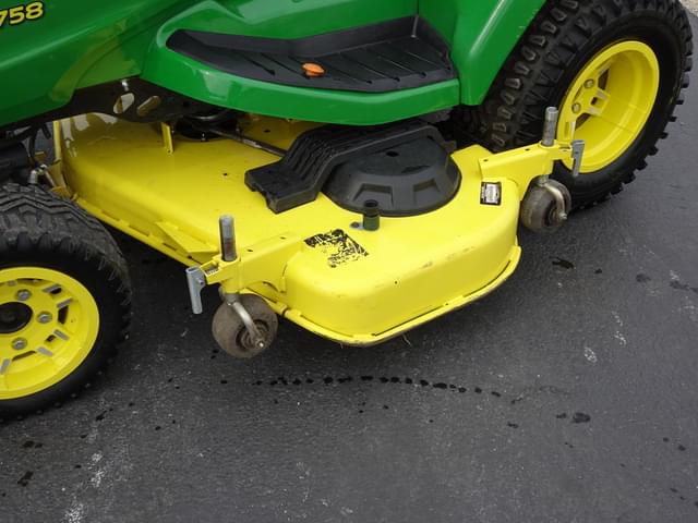 Image of John Deere X758 equipment image 4
