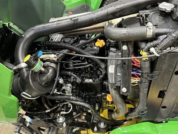 Image of John Deere X758 equipment image 4