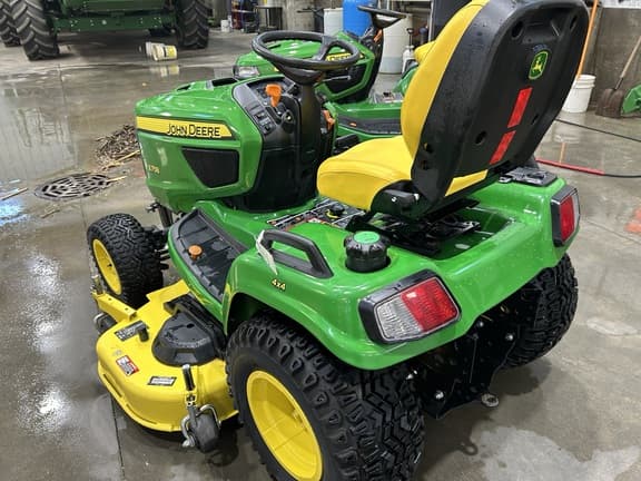 Image of John Deere X758 equipment image 1