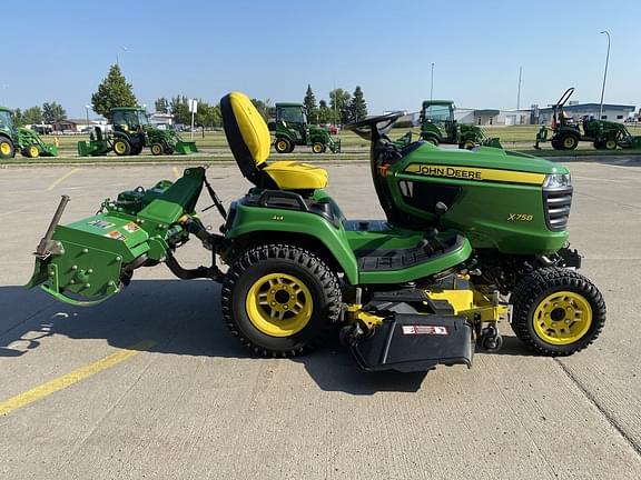 Image of John Deere X758 equipment image 4