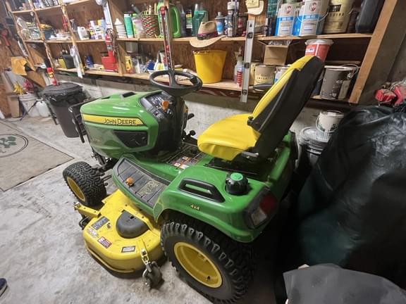 Image of John Deere X758 equipment image 3