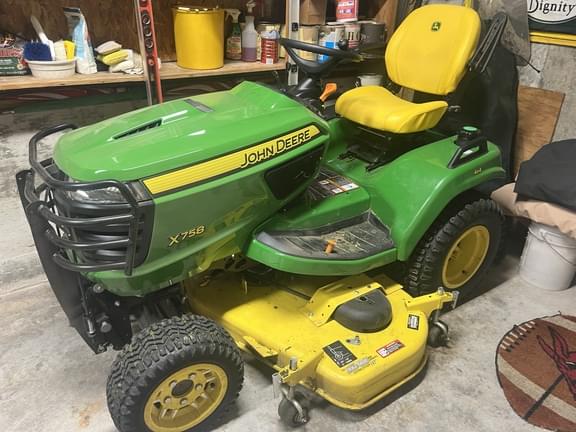 Image of John Deere X758 equipment image 2