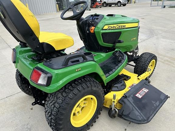Image of John Deere X758 equipment image 3