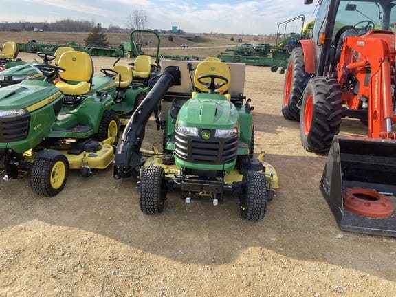 Main image John Deere X758