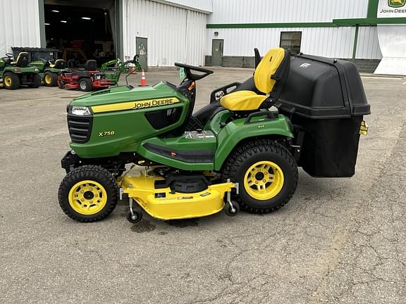 Image of John Deere X758 equipment image 1