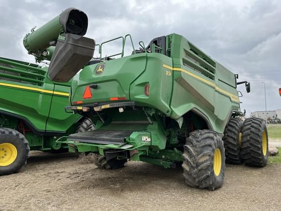 Image of John Deere X9 1000 equipment image 2