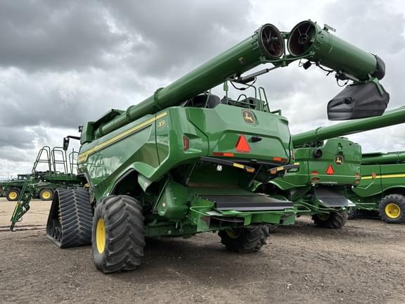 Image of John Deere X9 1000 equipment image 4
