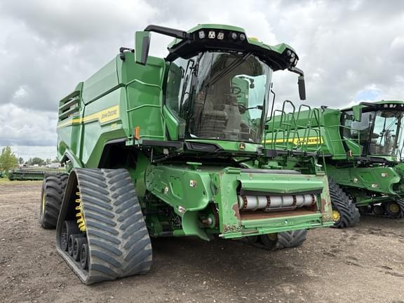 Image of John Deere X9 1000 equipment image 1