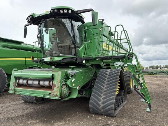 Image of John Deere X9 1000 equipment image 2