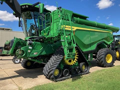 Image of John Deere X9 1000 equipment image 2