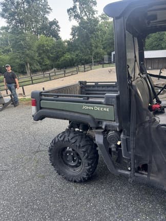 Image of John Deere XUV 835M equipment image 4