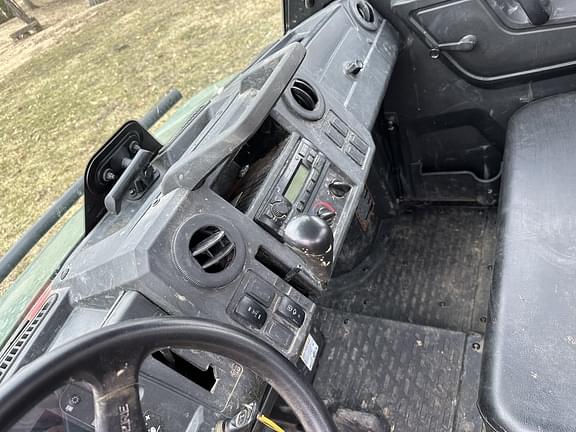 Image of John Deere XUV 835M equipment image 2