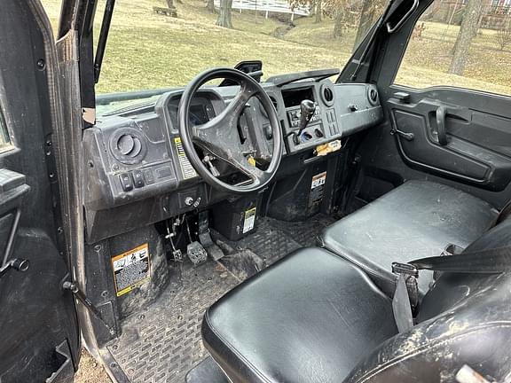 Image of John Deere XUV 835M equipment image 1