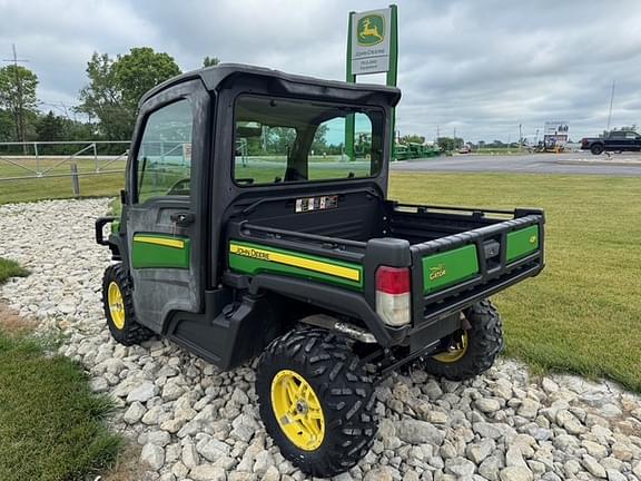 Image of John Deere XUV 835M equipment image 2