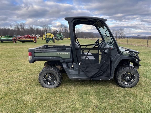 2020 John Deere XUV 835M Equipment Image0