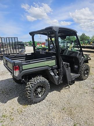 Image of John Deere XUV 835M equipment image 1