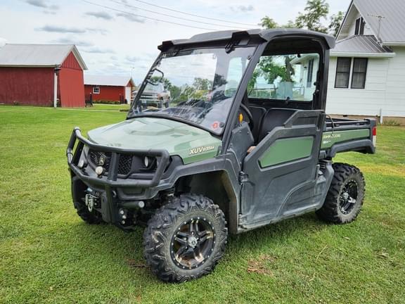 Image of John Deere XUV 835M equipment image 1