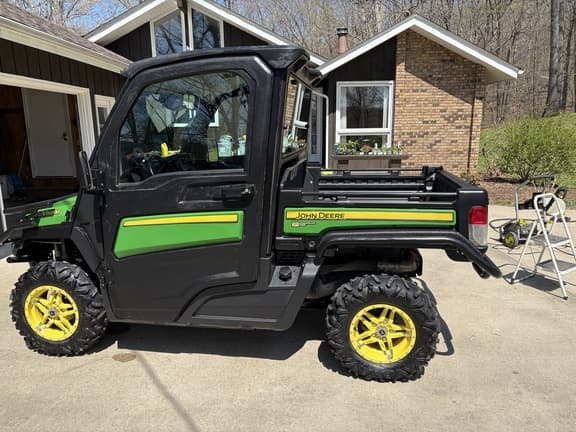 Image of John Deere XUV 835M equipment image 2
