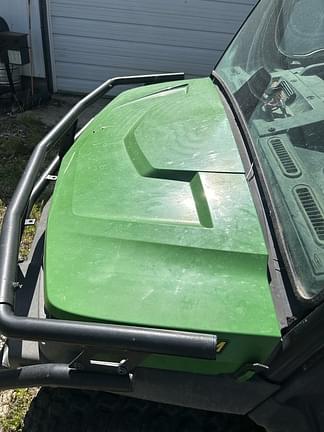 Image of John Deere XUV 835M equipment image 2