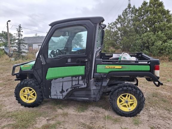 Image of John Deere XUV 835M Primary image