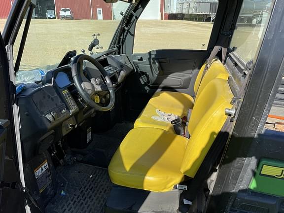 Image of John Deere XUV 835M equipment image 4
