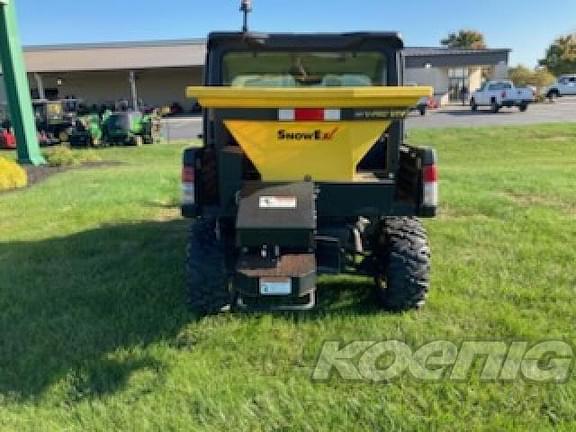 Image of John Deere XUV 835M equipment image 3