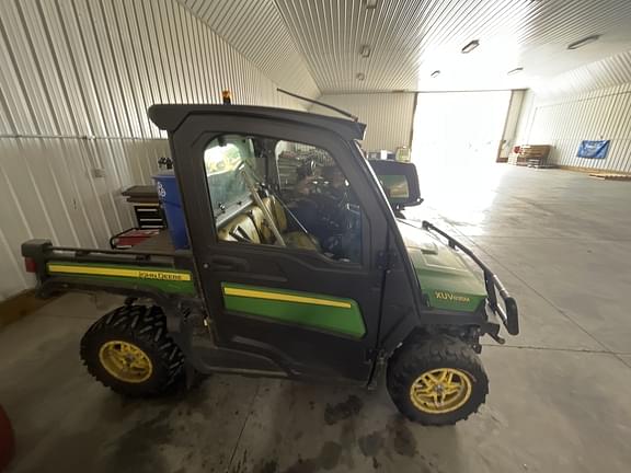 Image of John Deere XUV 835M equipment image 2